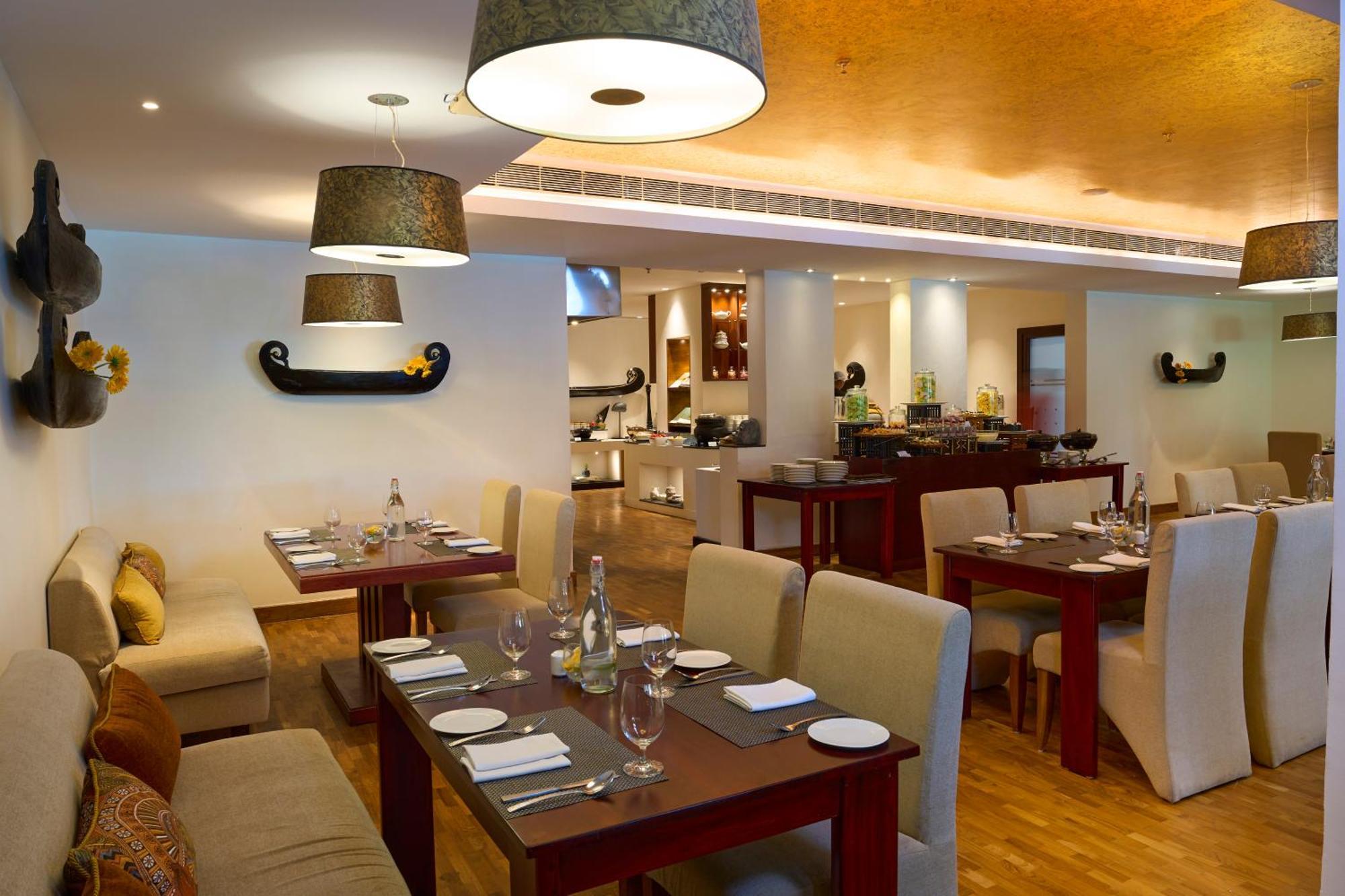 The Leela Ashtamudi, A Raviz Hotel Kollam Ngoại thất bức ảnh The restaurant