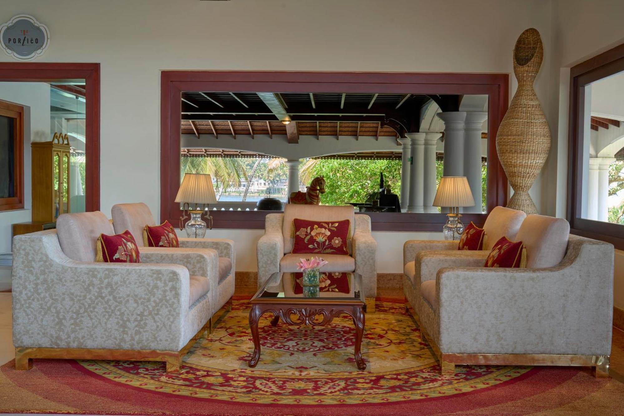 The Leela Ashtamudi, A Raviz Hotel Kollam Ngoại thất bức ảnh The lobby of the hotel
