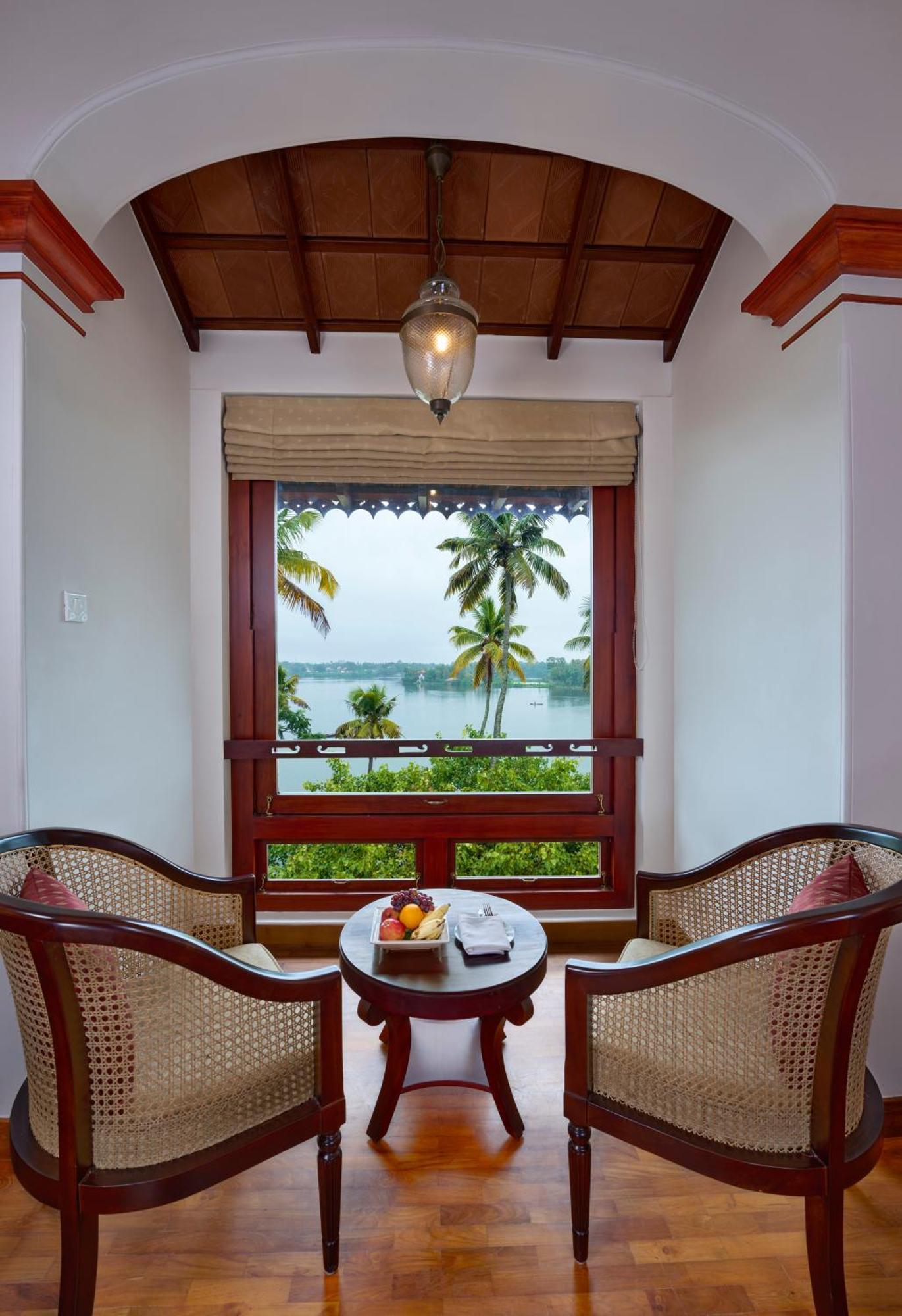 The Leela Ashtamudi, A Raviz Hotel Kollam Ngoại thất bức ảnh A view of the backwaters from a room at the hotel