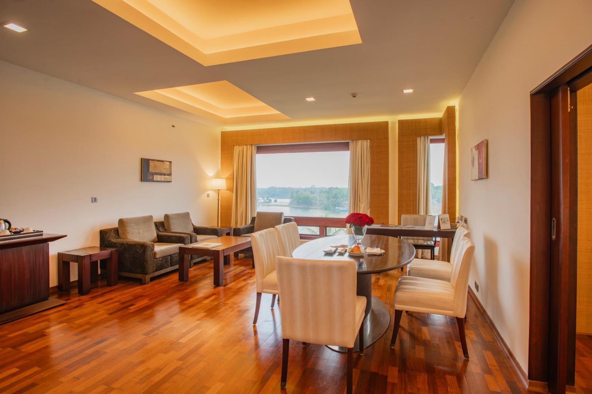 The Leela Ashtamudi, A Raviz Hotel Kollam Ngoại thất bức ảnh Suite at the hotel