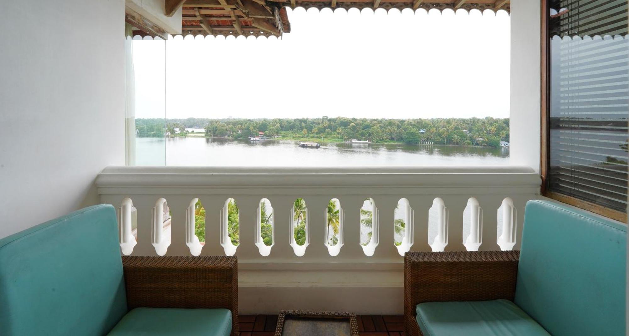 The Leela Ashtamudi, A Raviz Hotel Kollam Ngoại thất bức ảnh View of the river from the hotel