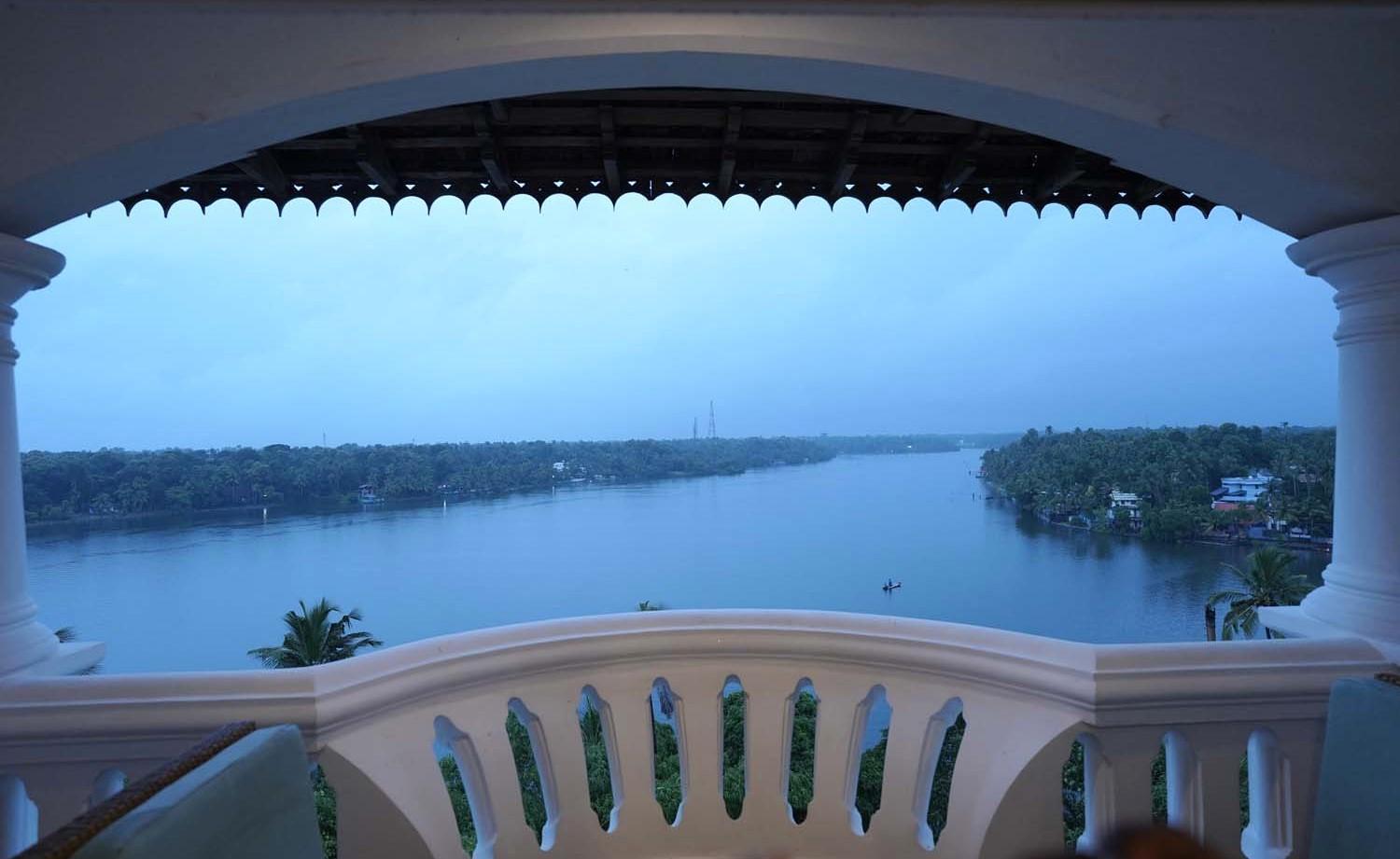 The Leela Ashtamudi, A Raviz Hotel Kollam Ngoại thất bức ảnh View of the backwaters from the hotel