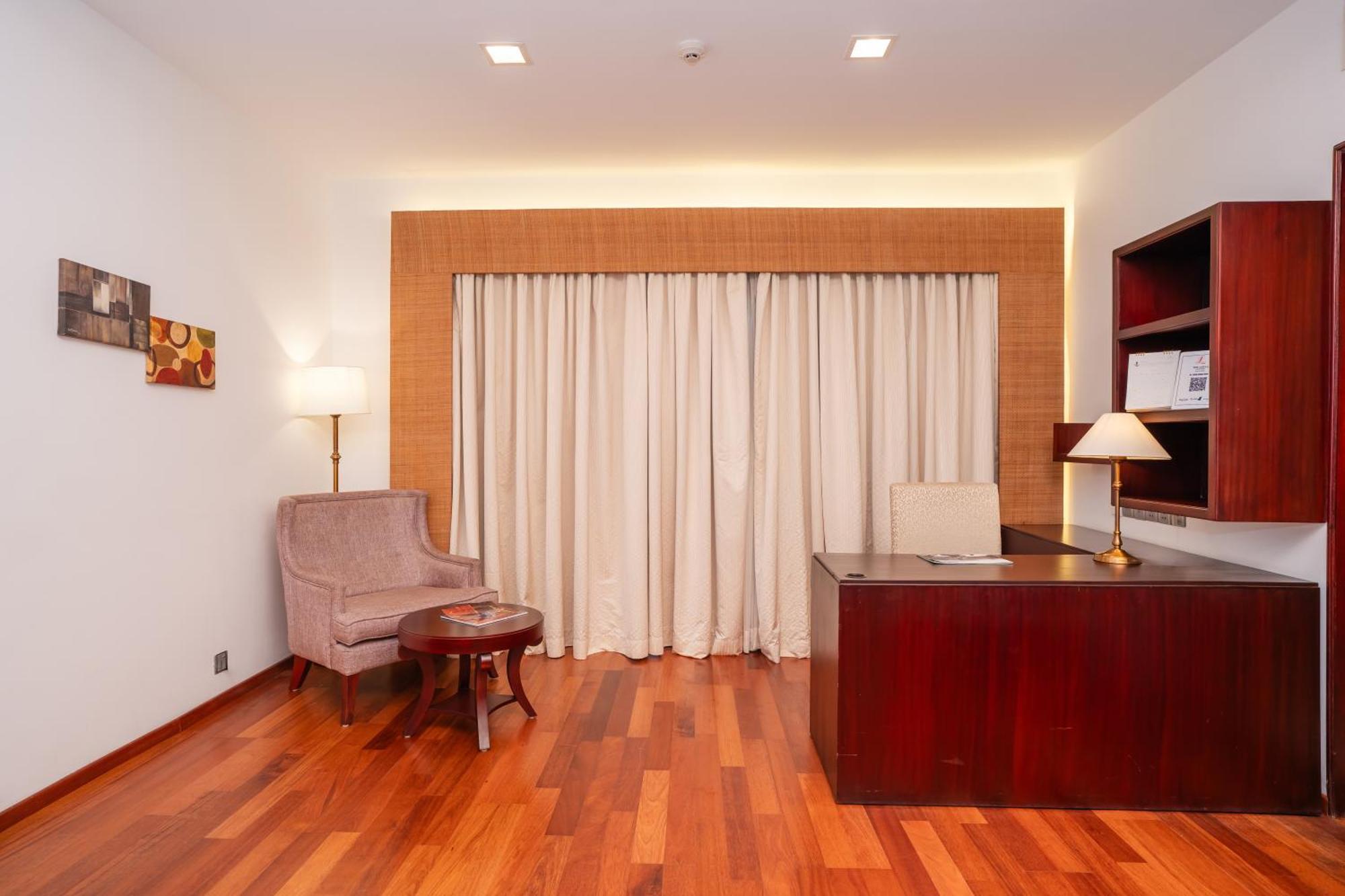 The Leela Ashtamudi, A Raviz Hotel Kollam Ngoại thất bức ảnh Office of the Rector