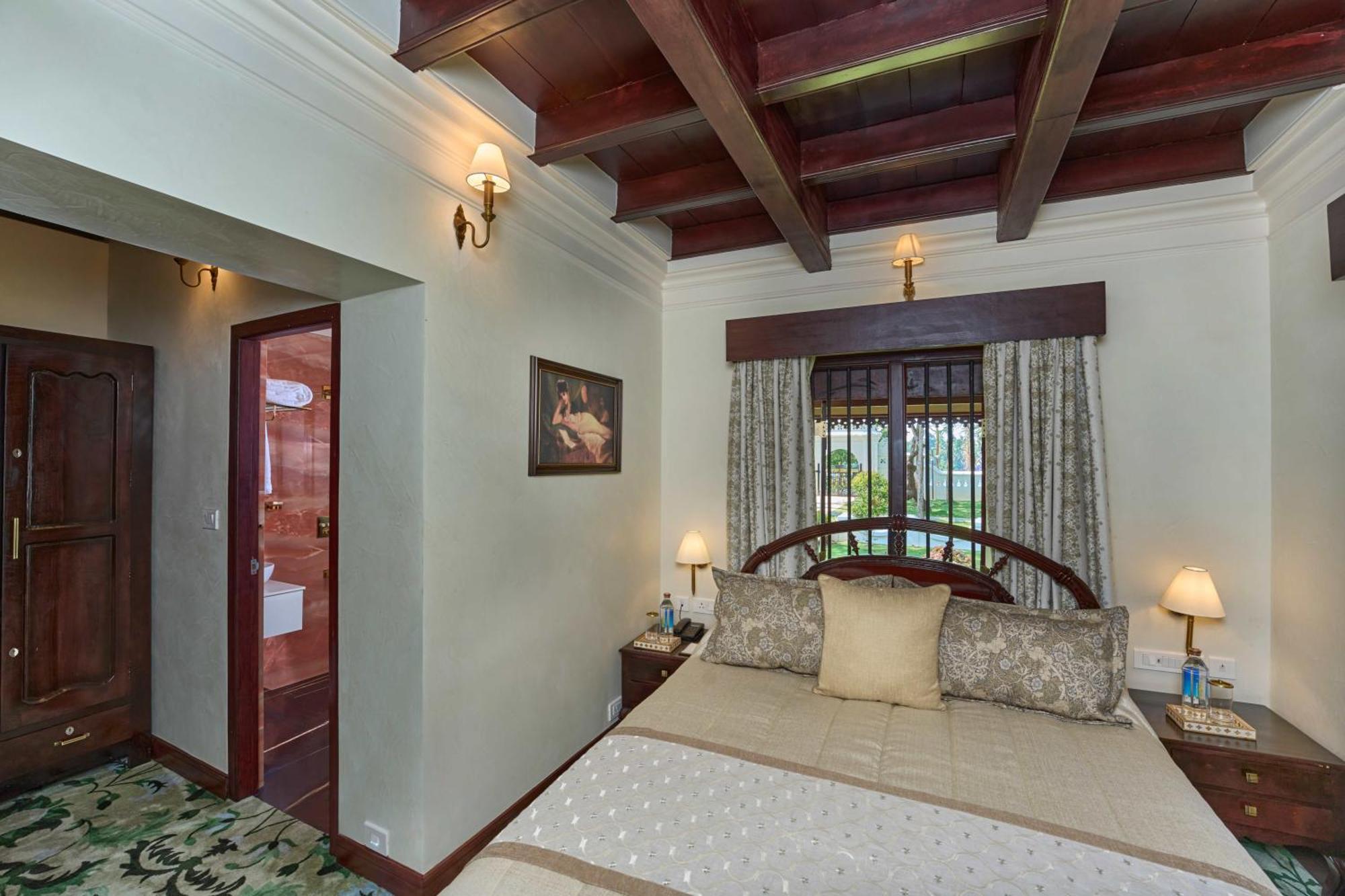 The Leela Ashtamudi, A Raviz Hotel Kollam Ngoại thất bức ảnh A bedroom at the resort