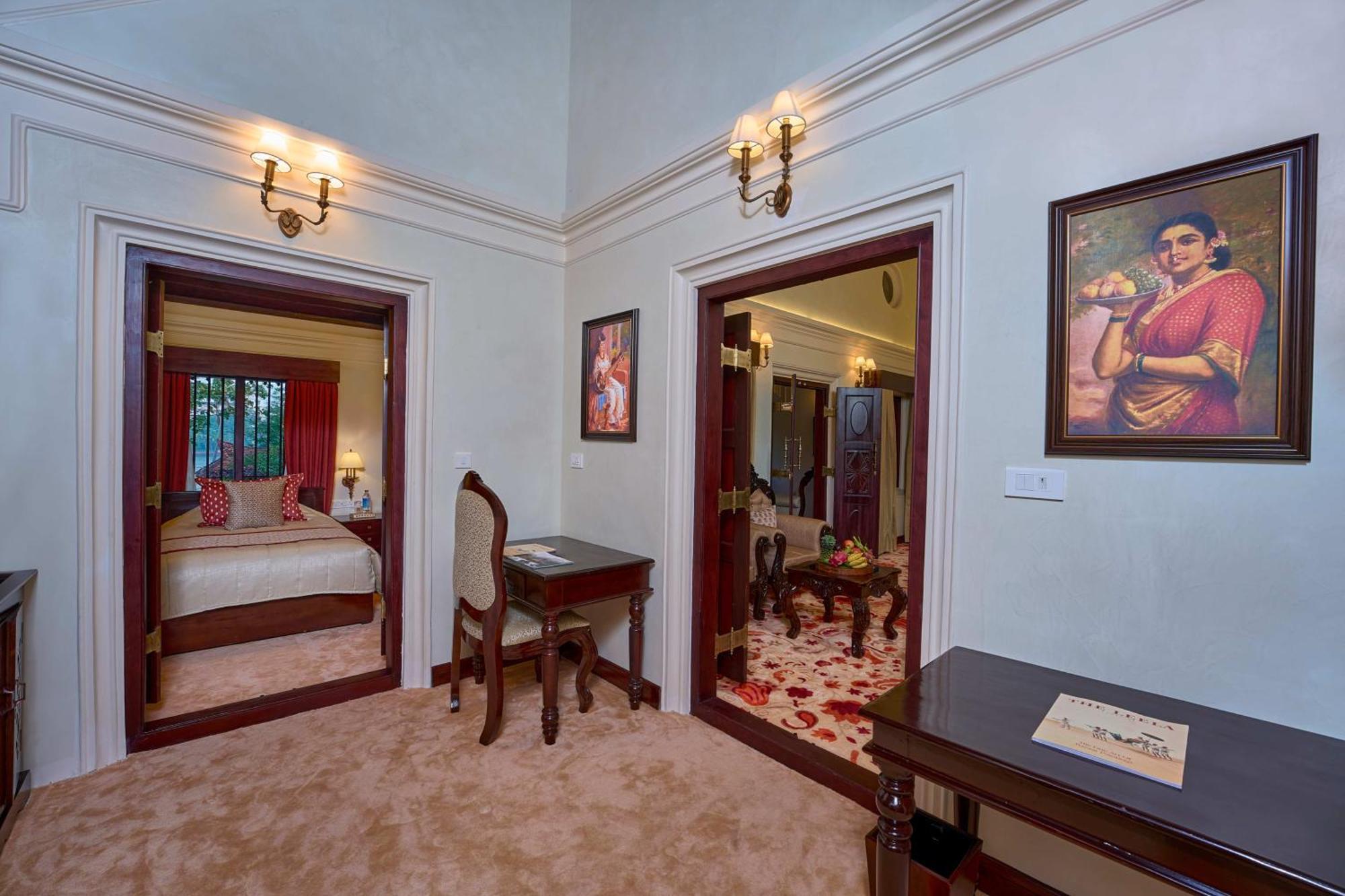 The Leela Ashtamudi, A Raviz Hotel Kollam Ngoại thất bức ảnh A suite at the hotel