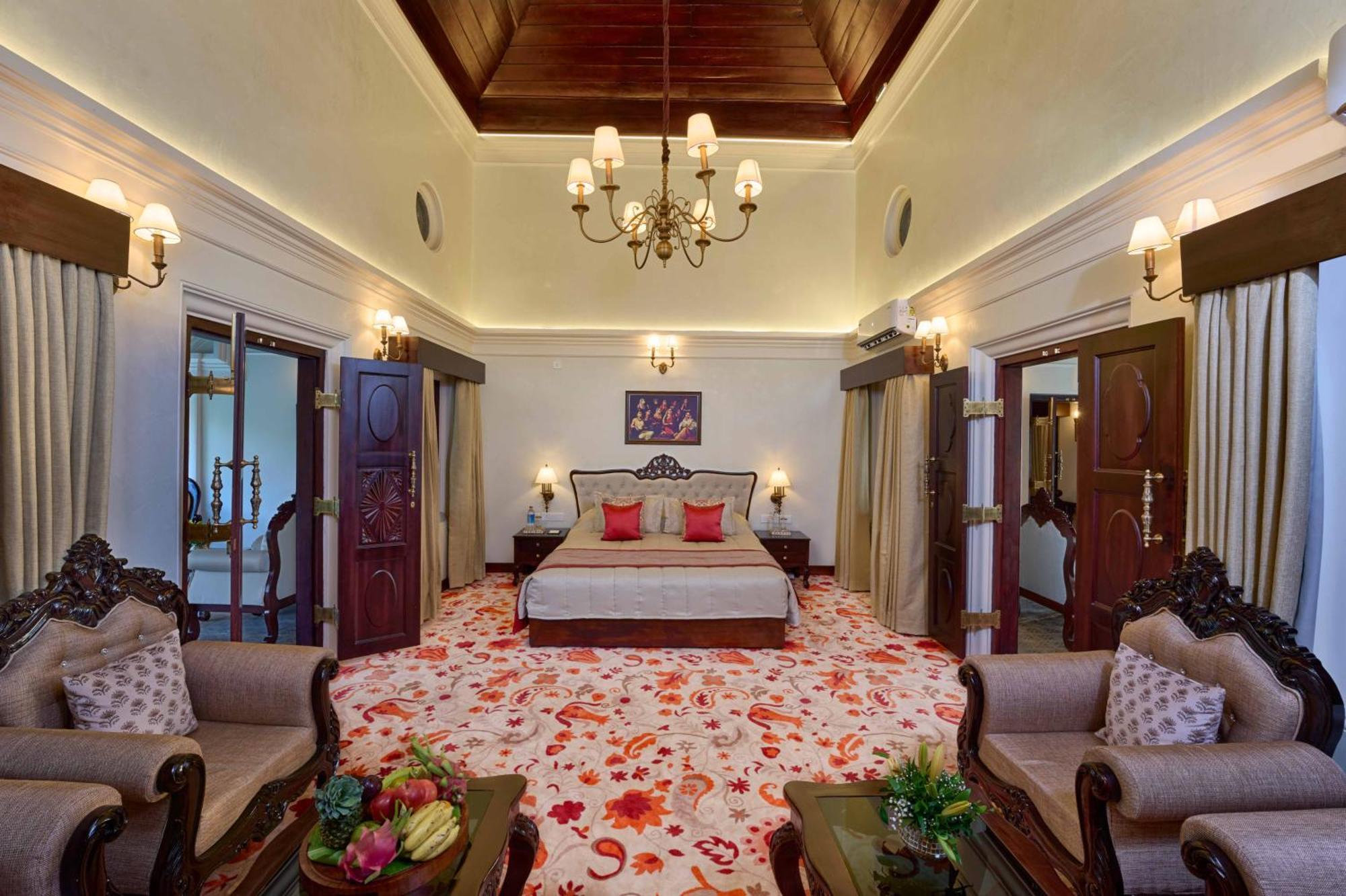 The Leela Ashtamudi, A Raviz Hotel Kollam Ngoại thất bức ảnh A bedroom at the Taj Bengal