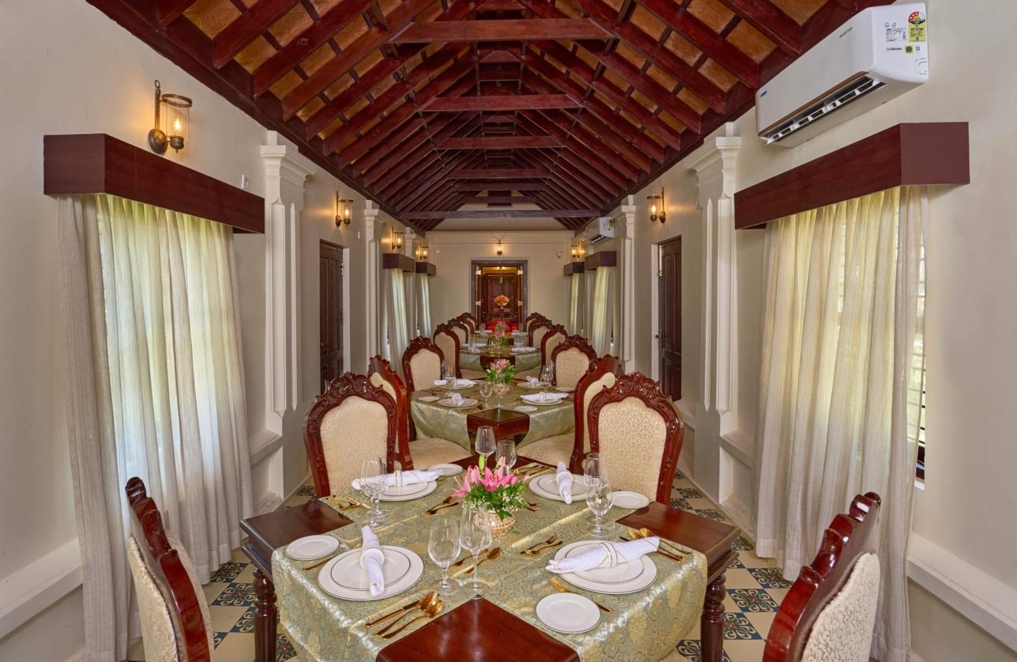 The Leela Ashtamudi, A Raviz Hotel Kollam Ngoại thất bức ảnh Dining Hall