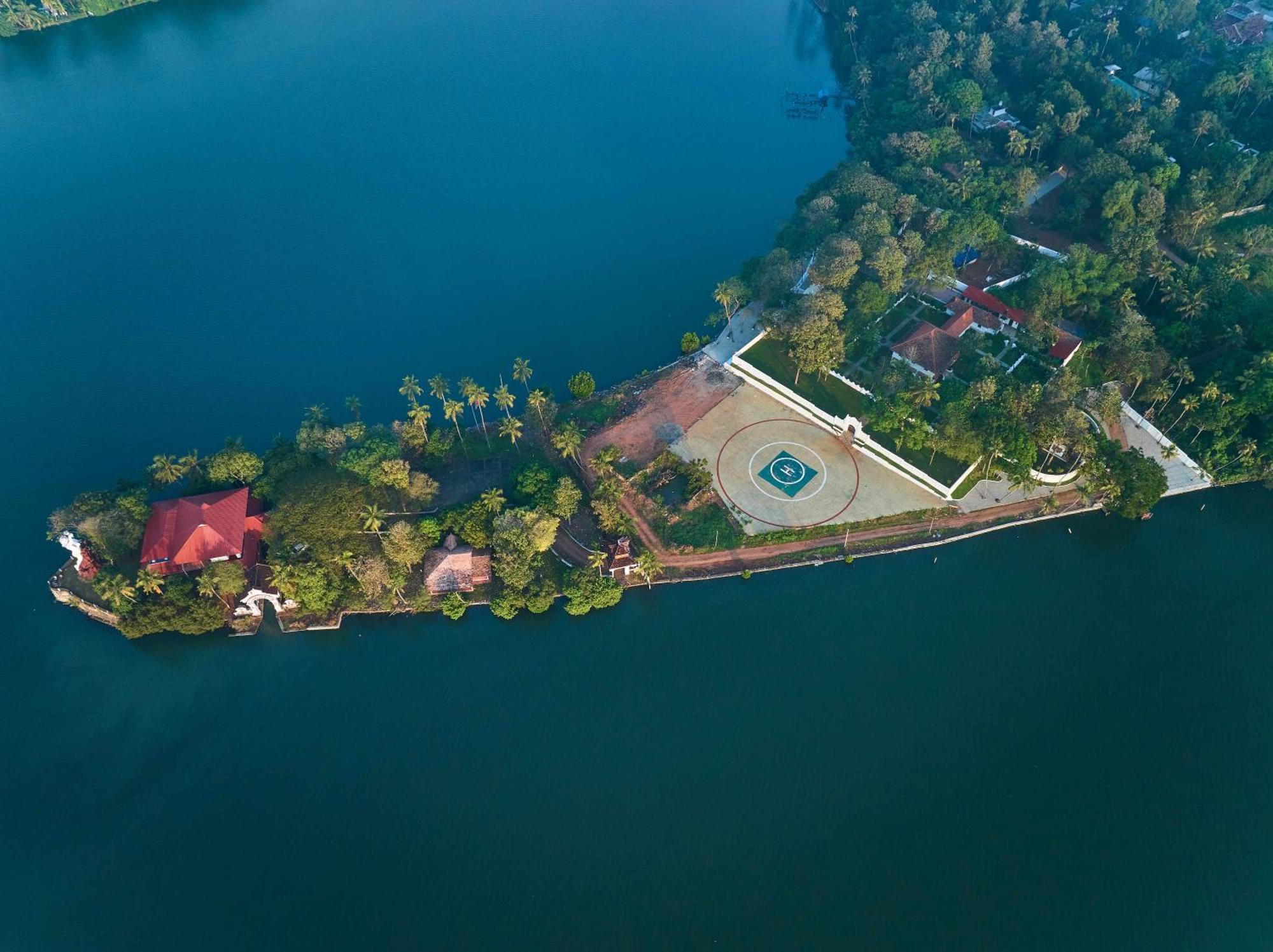 The Leela Ashtamudi, A Raviz Hotel Kollam Ngoại thất bức ảnh Aerial view of the island